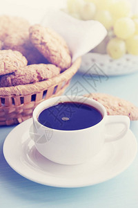 传统的早餐咖啡和饼干图片