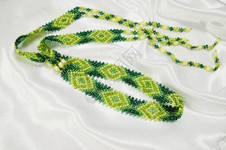 绿色珠子腰带围巾图片