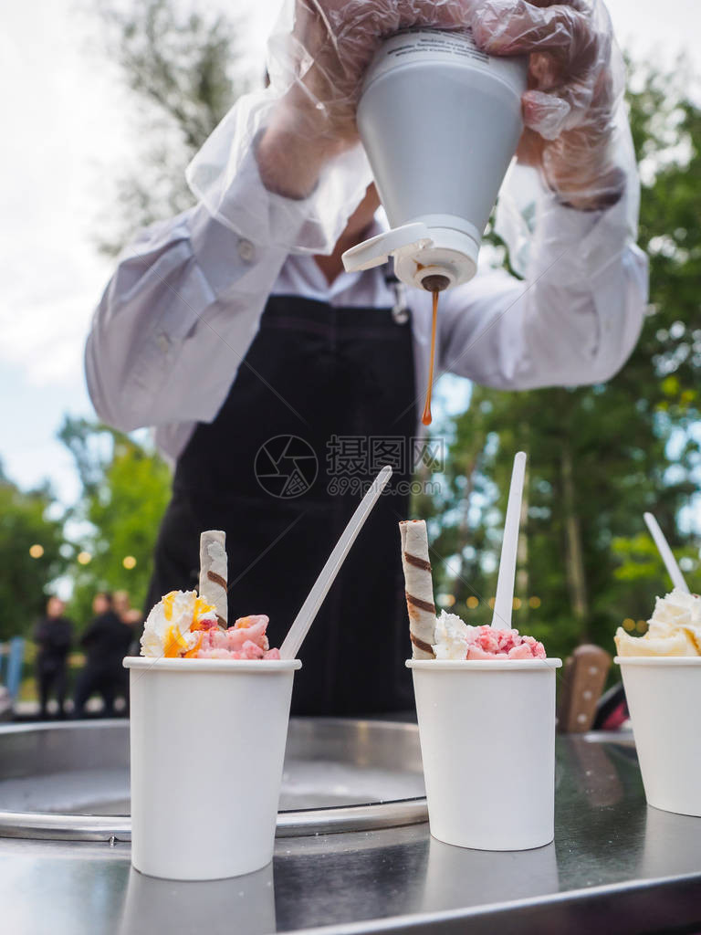 泰国冷冻冰淇淋卷炒冰淇淋图片