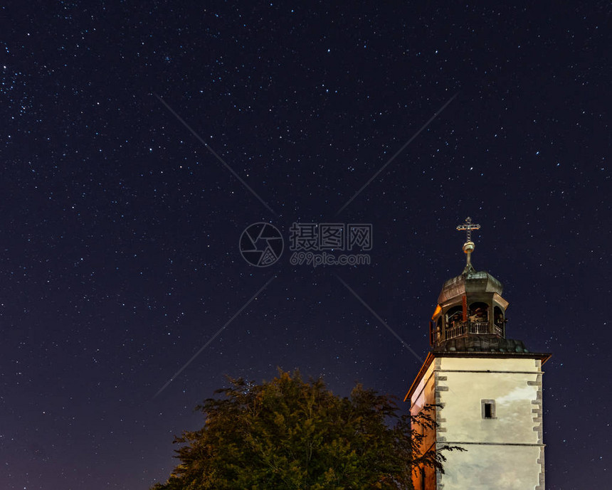 以星空为背景的教堂图片