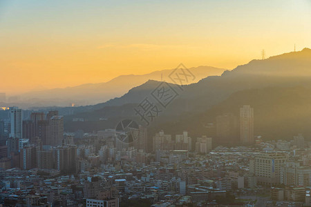 美丽的建筑在日落时建造台北城市天际线图片