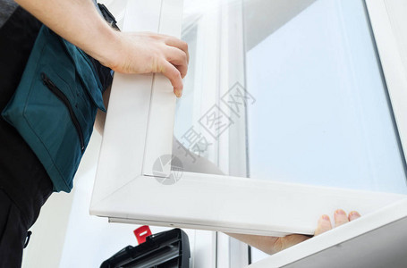 专业杂工在家安装窗户图片