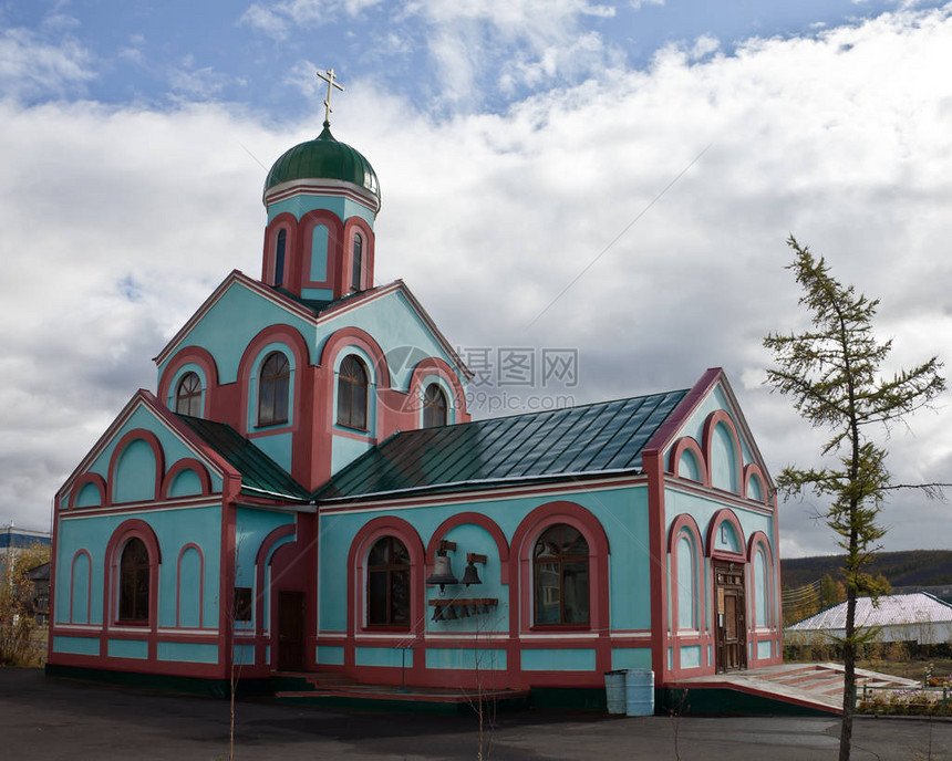 图拉村的圣三一教堂俄罗斯西伯利亚克拉斯诺亚尔斯克地区鄂温克区行政中图片