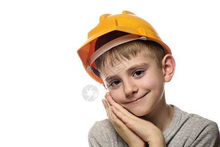 戴橙色头盔的男孩肖像脸白图片