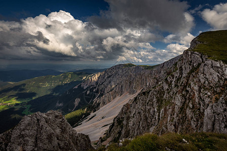 克洛斯特瓦普恩附近有高山顶峰地施内伯格拉萨尔佩和下奥地利州斯克哈尔图片