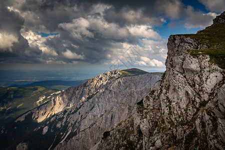 克洛斯特瓦普恩附近有高山顶峰地施内伯格拉萨尔佩和下奥地利州斯克哈尔图片