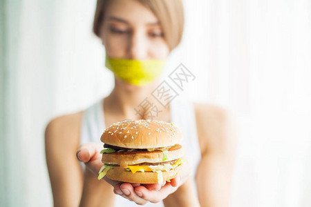 饮食健康和不健康营养的概念通过拒绝快餐和汉堡图片
