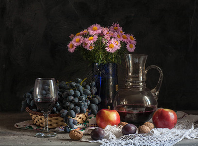静物与一杯葡萄酒新鲜的葡萄和水果图片