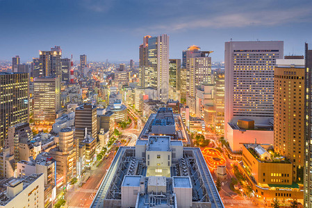 大阪日本市中心黄昏的图片