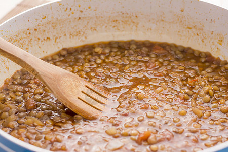 煮扁豆炖素食餐图片