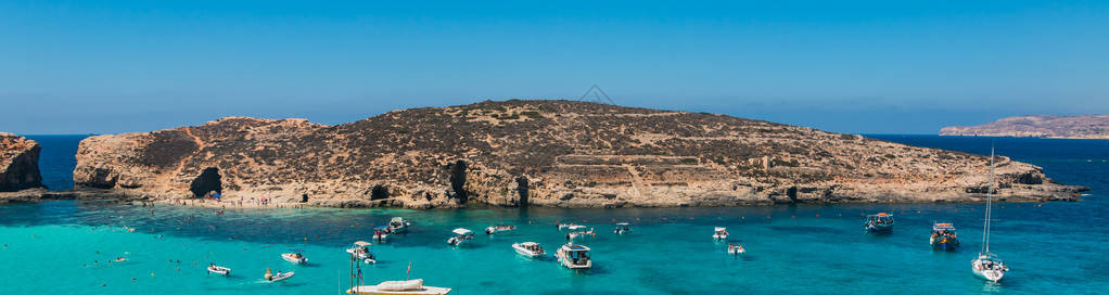 马耳他科米诺岛和蓝色泻湖的全景照片图片