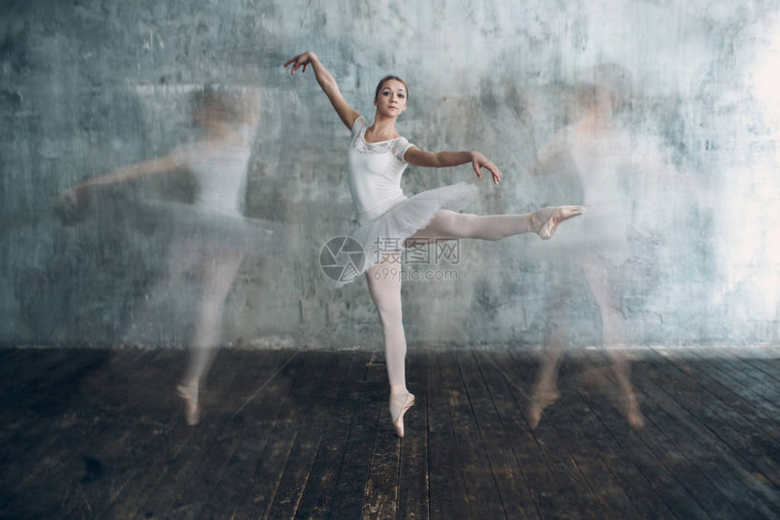 年轻漂亮的女芭蕾舞演员图片