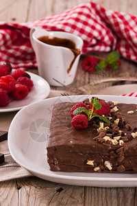 覆盆子巧克力蛋糕图片