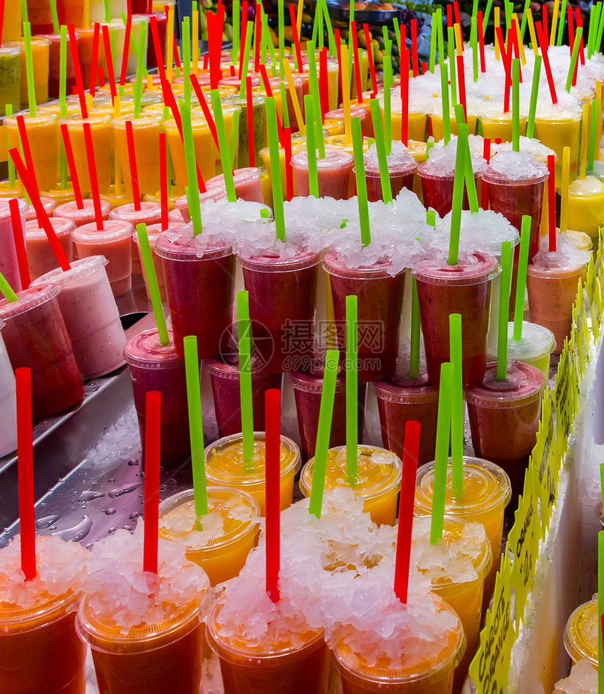 设置热带新鲜水果清爽鸡尾酒饮料果汁吧菜单设计冷柠檬水果汁冰沙在玻璃杯图片