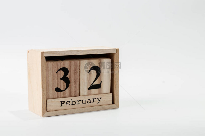 2月32日Wooden日历白色背景图片