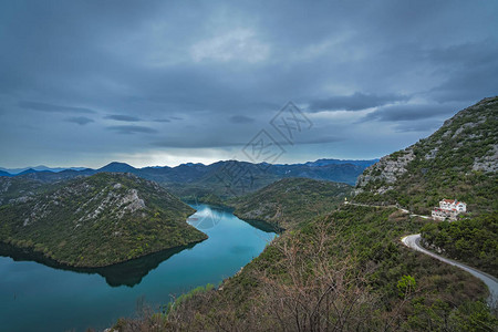 克诺耶维察在黑山Skadar湖公园Rijeka背景