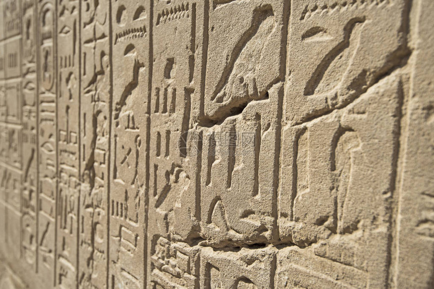 在卢克索古老的埃吉普提安神庙卡纳克Karnak墙图片