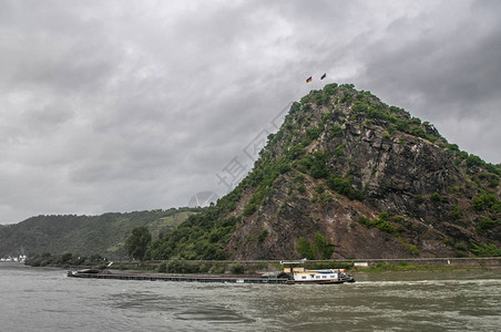 在罗莱河的Rhein河经过著名的弯道的图片