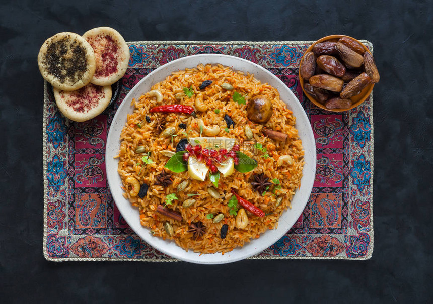 阿拉伯传统食物碗卡布萨顶级风景图片