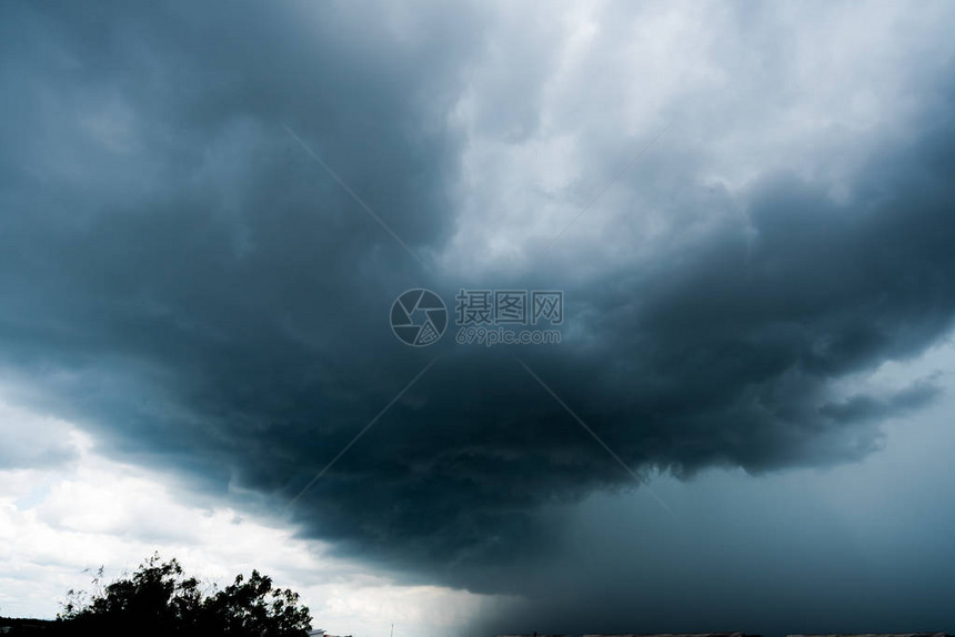 有背景的乌云雷雨前的乌云图片