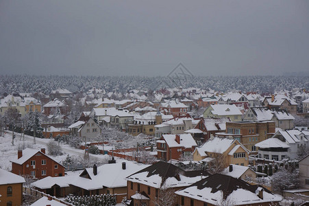 冬天全景的房子屋顶图片