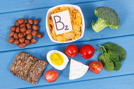 含有维他命B2饮食纤维和矿物健康营养概念图片