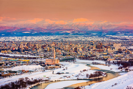 朝川日本冬季城市风景图片