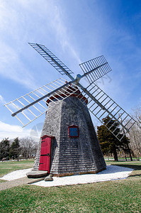 1680年建造了东山风车今天这个历史悠久的老式磨坊就在马萨诸塞州的图片