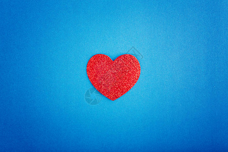 情人节快乐美丽的卡片壁纸与蓝色背景中心的小红心渐变色调的背景爱二图片