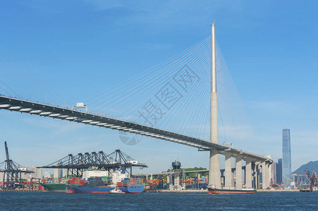香港的货运港口和桥梁图片