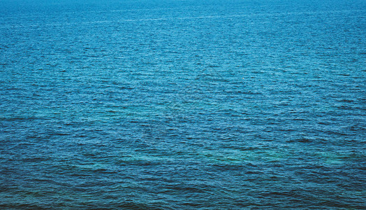 蓝色海水表面背景图片