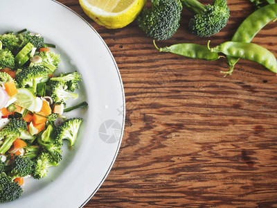 健康食品新鲜西兰花沙拉图片