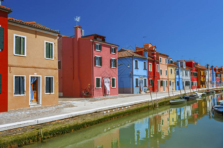 意大利威尼斯布拉诺岛运河多彩图片