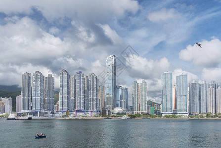 香港城市的高层建筑和港口图片