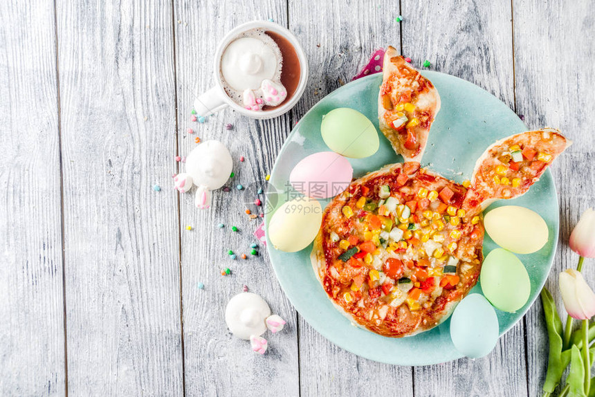 有趣的复活节食物儿童复活节派对的创意食谱带蔬菜的健康儿童披萨顶图片