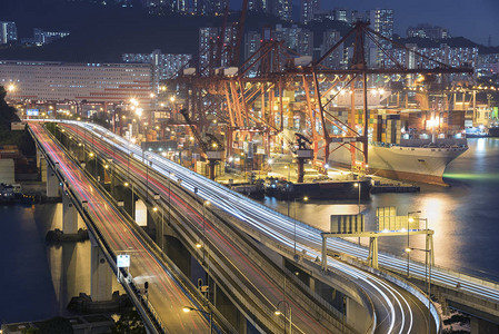 香港的货运港口和公路图片