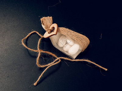 礼品包装采用天然材料糖果图片