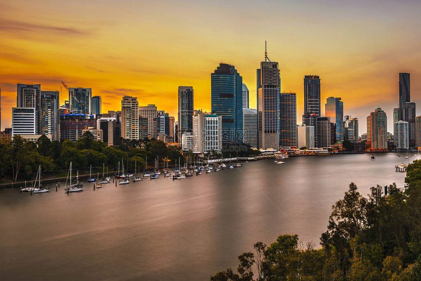 布里斯班市和布里斯班河的日落天际线从澳大利亚昆士兰州袋图片