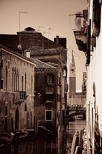 威尼斯历史建筑中的图片