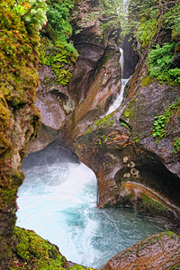 Leiternkamerklamm峡谷瀑布的瀑布图片