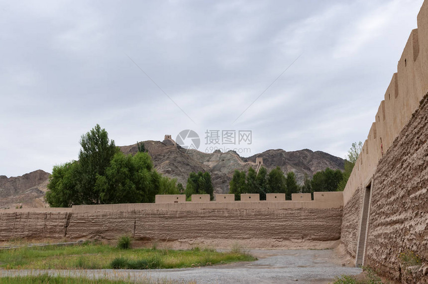 甘肃省贾尤山口的景象其背景图片