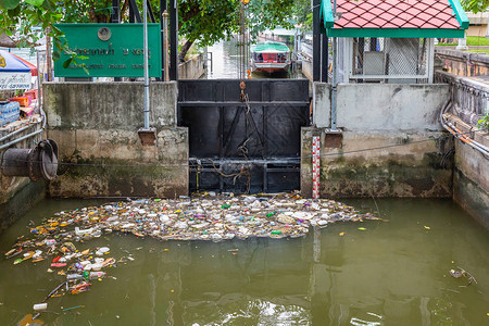 被污染的ChaoPhraya河泰图片