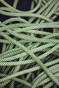 绿色的攀登绳索厚线紧闭保险图片
