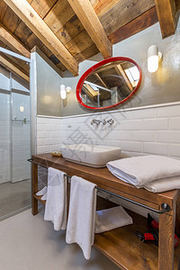 现代空浴室内部的近景背景图片