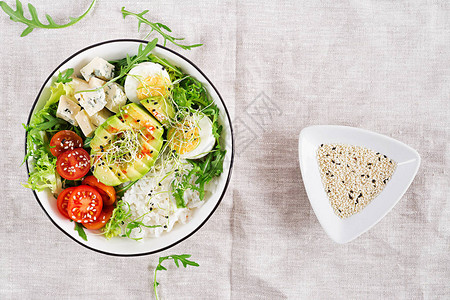 健康绿色的素食青菜布丁碗午餐图片