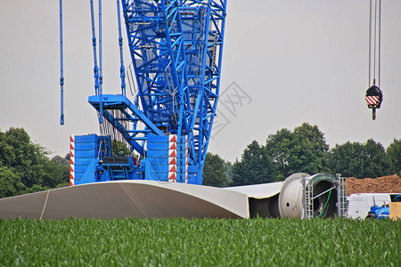 Crane用于建造风力涡轮机的起重机图片