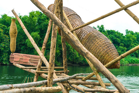 泰国农村古老竹鱼捕捉器图片