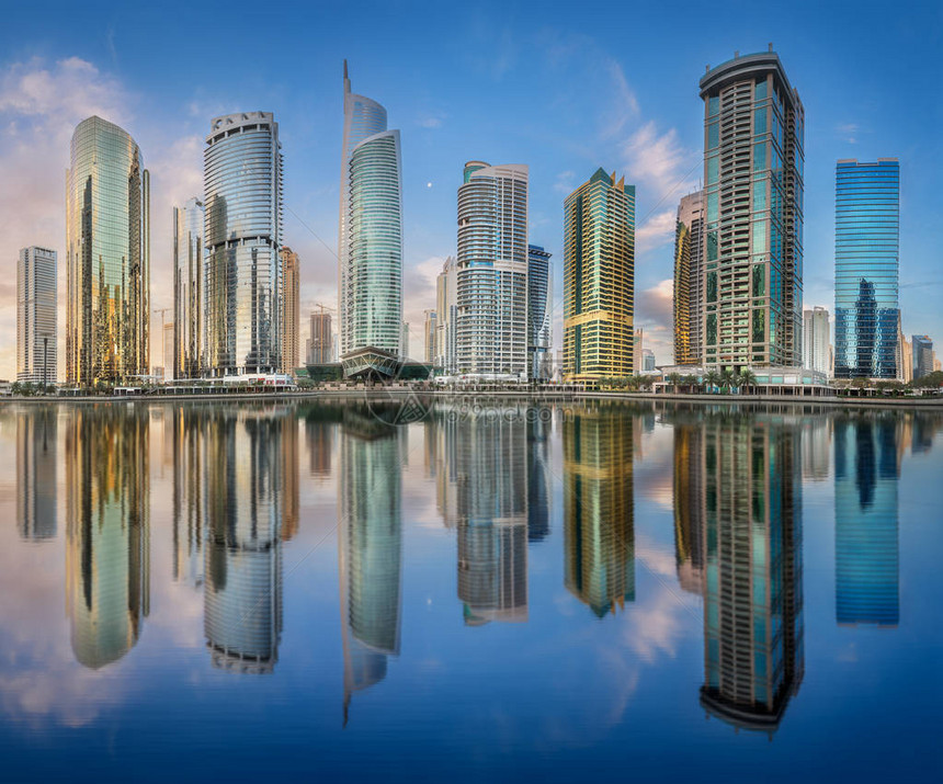 早上阳光明媚的阿拉伯联合酋长国迪拜Jumeira图片