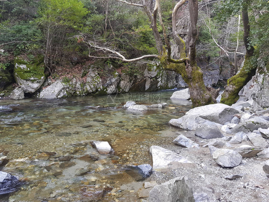 流动的山河风景图片