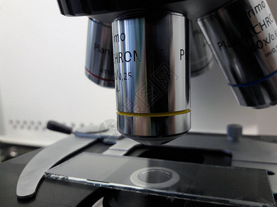 实验室用金属透视镜近距离拍摄显微镜并图片